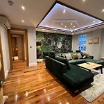 Luxe - Hyde Park - 2Bed 3Bath A/C + Lift